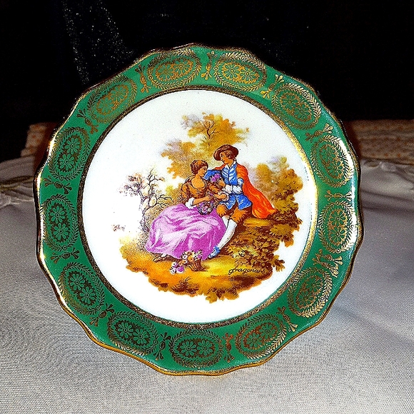 Victorian courting couple Limoges France miniature gold accented decorative - Picture 1 of 3